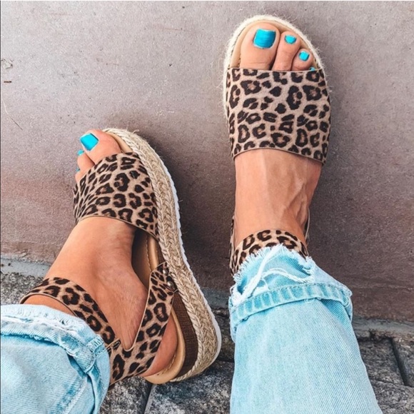 Soda Topic Leopard Cheetah Animal Print Espadrille Platform Sandals - Picture 4 of 8